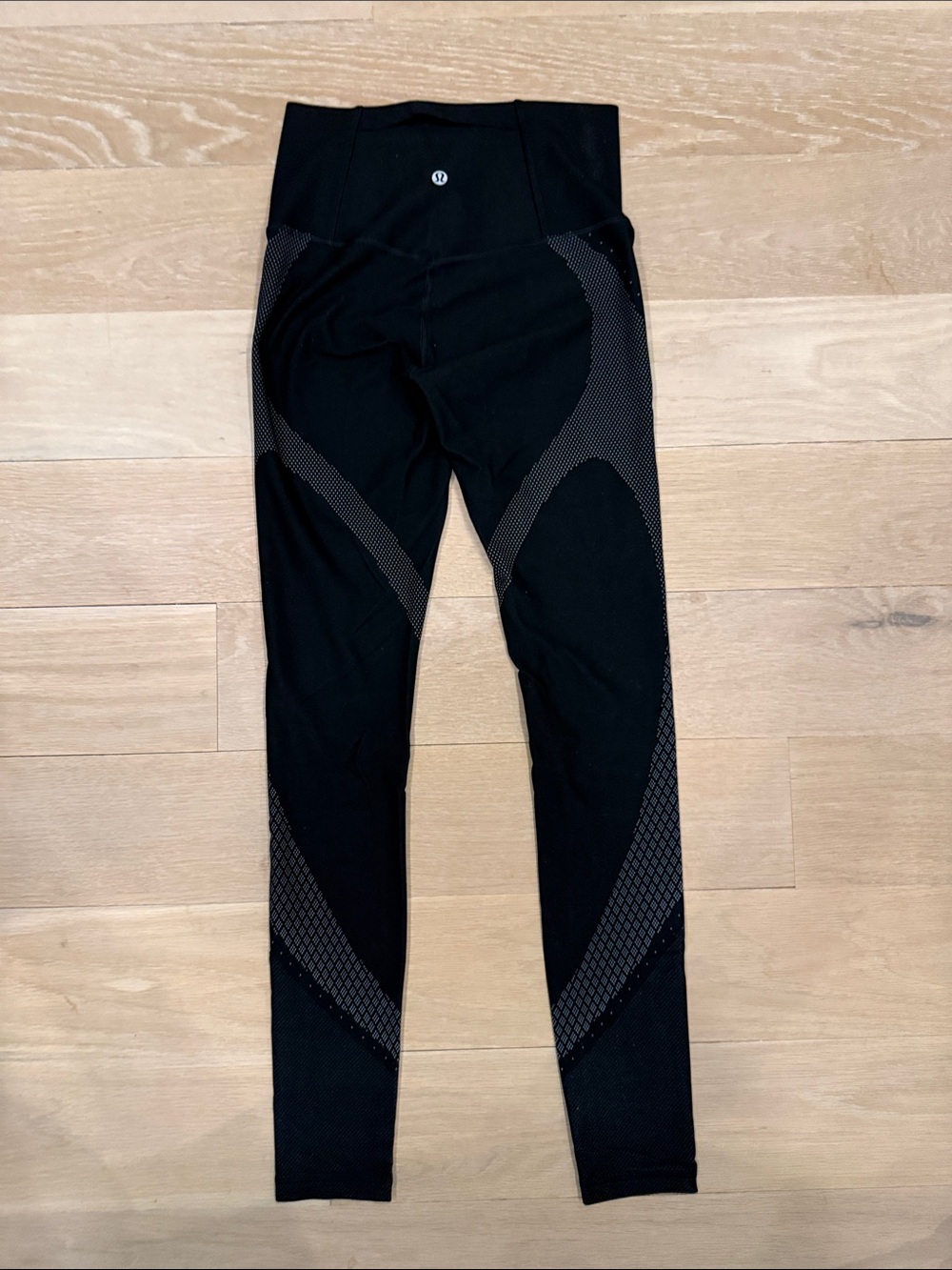 Lululemon Detail Leggings, Size 6 - Picture 6 of 7